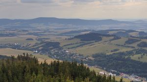 Превью обои долина, скалы, деревья, даль