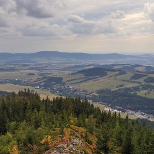 Превью обои долина, скалы, деревья, даль