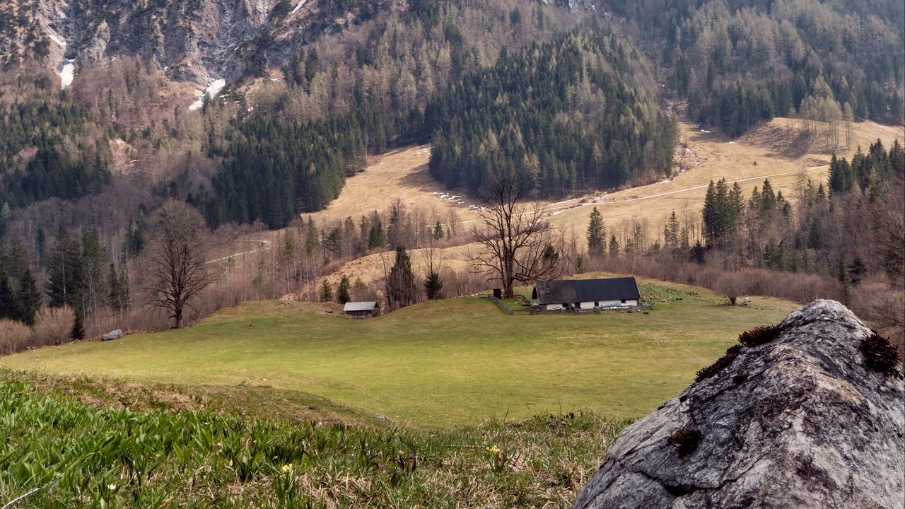 Обои дом, долина, камень, гора