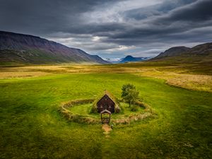 Превью обои дом, долина, луг, горы, пейзаж