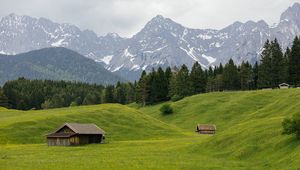 Превью обои дом, долина, луг, деревья, горы, пейзаж