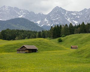 Превью обои дом, долина, луг, деревья, горы, пейзаж