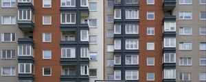Превью обои дом, фасад, окна, балконы, двор, баскетбольный щит, город