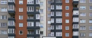 Превью обои дом, фасад, окна, балконы, двор, баскетбольный щит, город