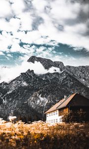 Превью обои дом, гора, вершина, облака, природа