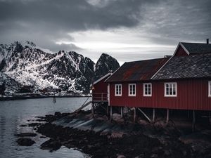 Превью обои дом, горы, снежный, берег