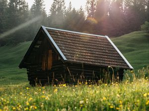 Превью обои дом, крыша, луг, трава, природа