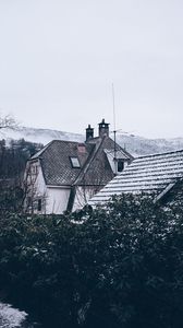 Превью обои дом, крыша, снег, деревья, горы, зима