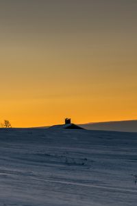 Превью обои дом, крыша, снег, поле, закат, сумерки, зима