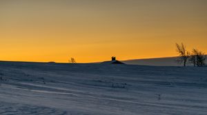 Превью обои дом, крыша, снег, поле, закат, сумерки, зима