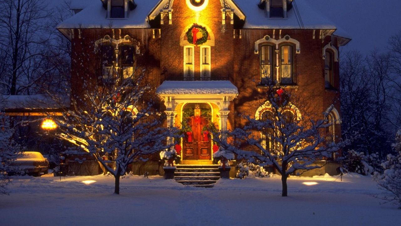 Обои дом, ночь, свет, деревья, праздник, рождество