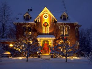 Превью обои дом, ночь, свет, деревья, праздник, рождество
