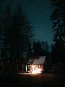 Превью обои дом, ночь, звездное небо, деревья, темнота, свет