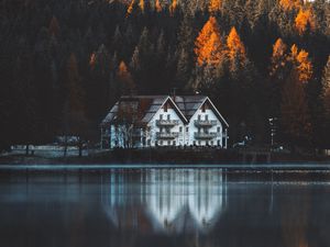 Превью обои дом, озеро, деревья, гора, природа
