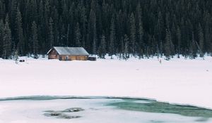 Превью обои дом, озеро, деревья, гора, снег, зима