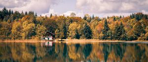 Превью обои дом, озеро, деревья, отражение, природа