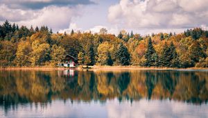 Превью обои дом, озеро, деревья, отражение, природа