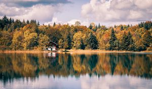 Превью обои дом, озеро, деревья, отражение, природа