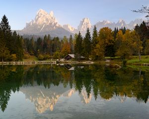 Превью обои дом, озеро, деревья, горы, отражение, природа