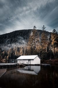 Превью обои дом, озеро, гора, лес, природа