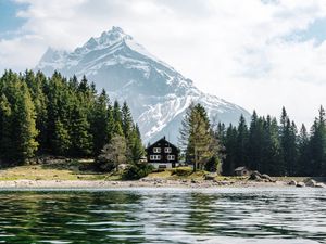 Превью обои дом, озеро, гора, деревья, берег, пейзаж