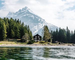 Превью обои дом, озеро, гора, деревья, берег, пейзаж