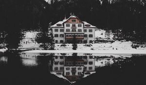 Превью обои дом, озеро, горы, пейзаж, отражение