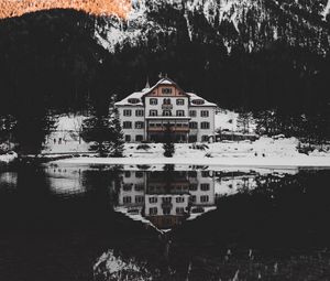 Превью обои дом, озеро, горы, пейзаж, отражение