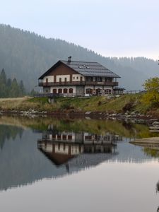 Превью обои дом, озеро, отражение, лес, вид