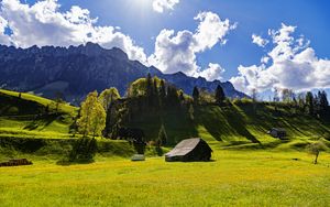 Превью обои дом, поле, деревья, горы, облака, пейзаж