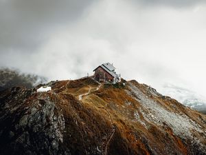 Превью обои дом, скалы, утес, тропинка, облака