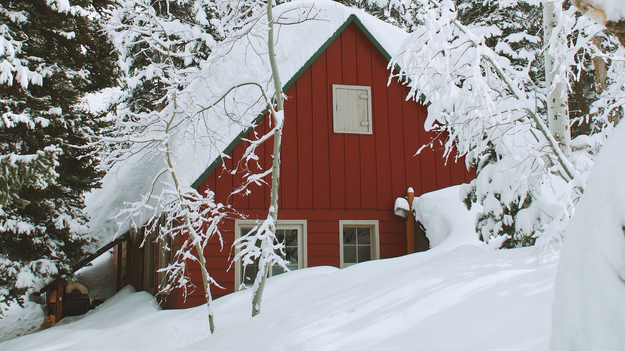 Обои дом, снег, склон, зима