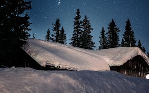 Превью обои дом, снег, звездное небо, звезды, ночь, зима