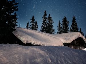 Превью обои дом, снег, звездное небо, звезды, ночь, зима