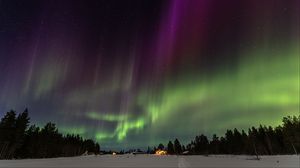 Превью обои дом, свет, деревья, северное сияние, ночь