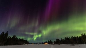 Превью обои дом, свет, деревья, северное сияние, ночь