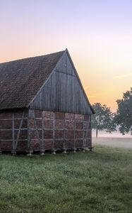 Превью обои дом, трава, туман, деревья, утро