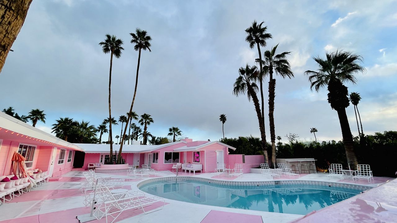 Обои дом, вилла, пальмы, бассейн, розовый