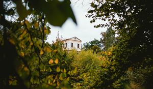 Превью обои дом, здание, кусты, деревья, природа