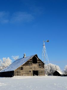 Превью обои дом, зима, ветряк, поле