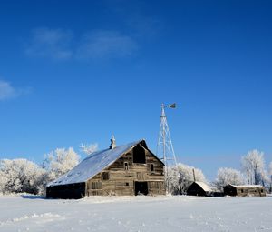 Превью обои дом, зима, ветряк, поле