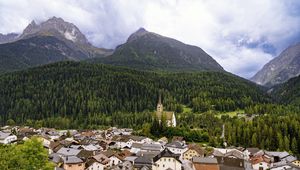 Превью обои дома, деревья, лес, горы, холмы, вид