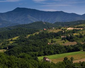 Превью обои дома, долина, деревья, гора, природа