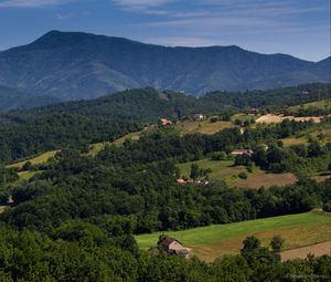 Превью обои дома, долина, деревья, гора, природа