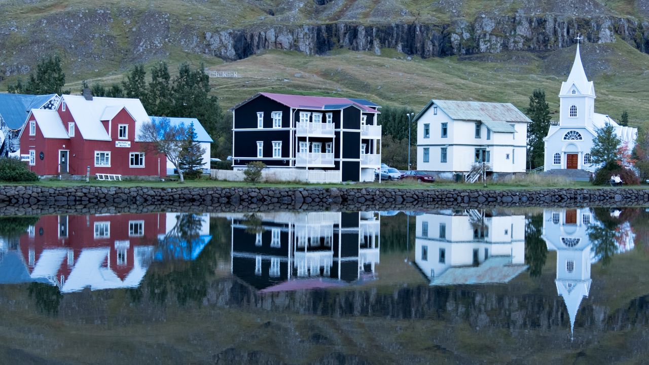 Обои дома, отражение, озеро, горы