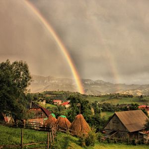 Превью обои дома, тучи, радуга, пейзаж