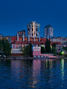Превью обои дома, здания, берег, сумерки, город