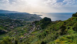Превью обои дома, здания, холмы, вид, море, город