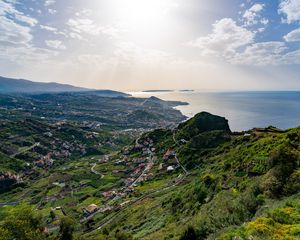 Превью обои дома, здания, холмы, вид, море, город