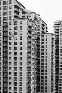 Превью обои дома, здания, окна, чб, архитектура